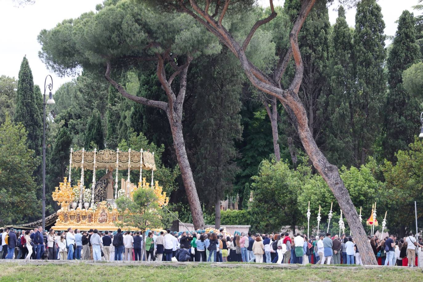 La Esperanza de Málaga en la Gran Procesión del Jubileo de las Cofradías por las calles de Roma