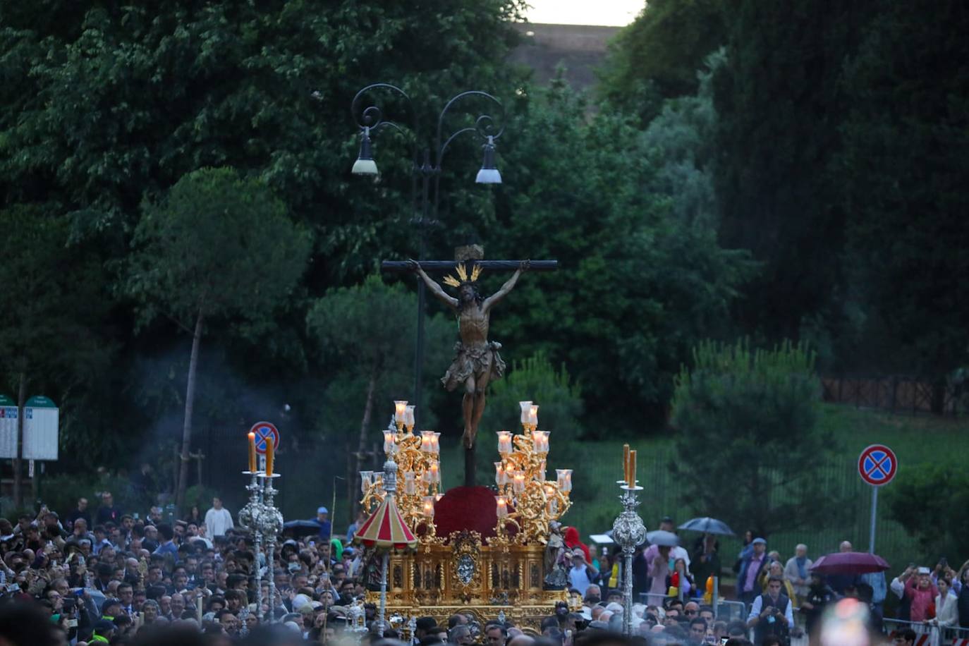 El Cristo de la Expiración del Cachorro  por las calles de Roma
