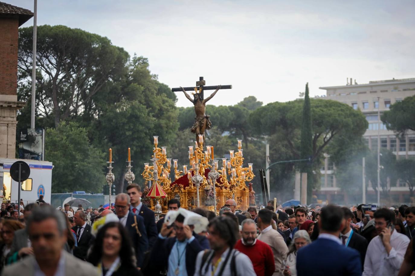 El Cristo de la Expiración del Cachorro  por las calles de Roma