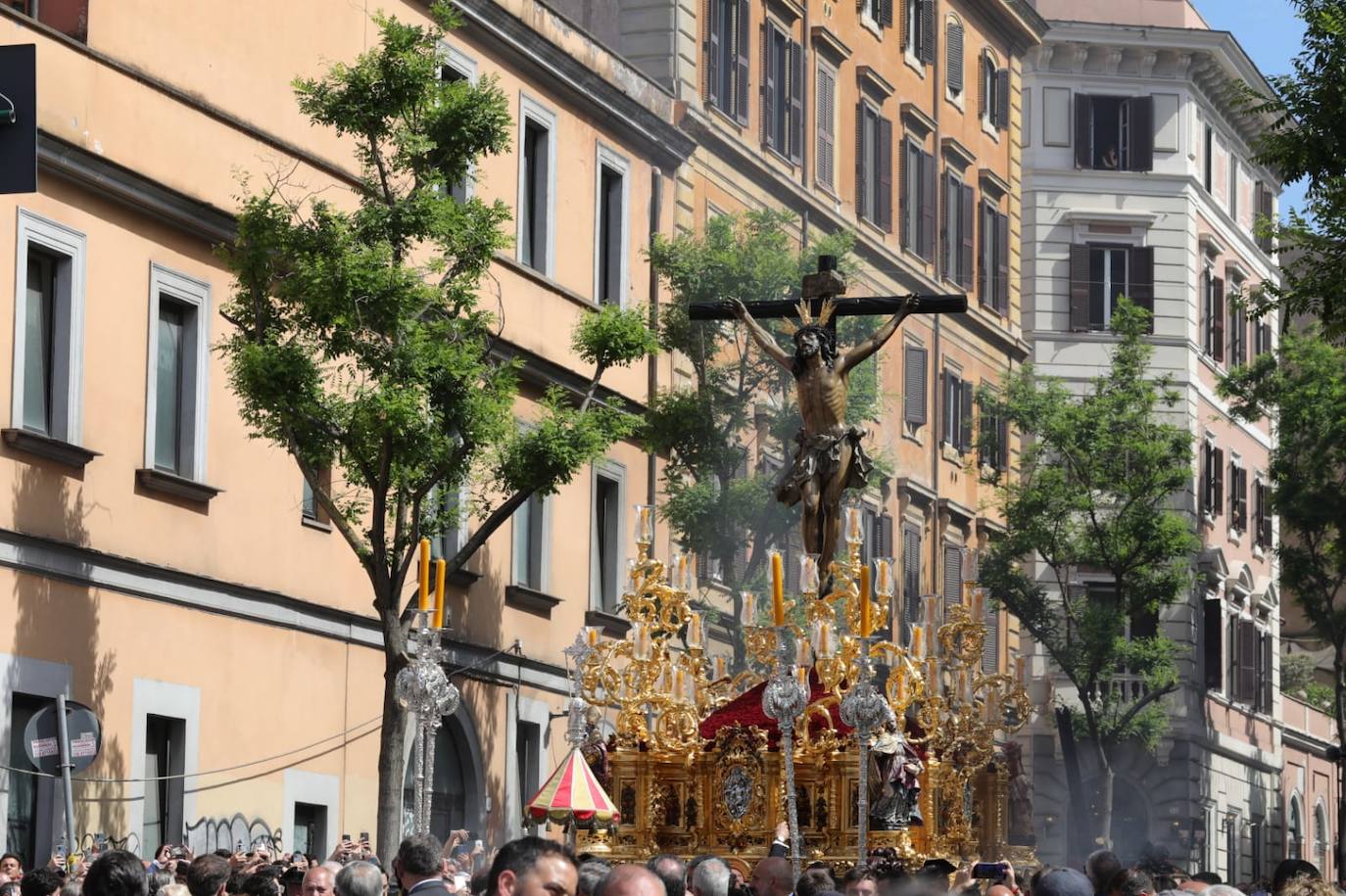 El Santísimo Cristo de la Expiración en la procesión del Jubileo de las Cofradías en Roma