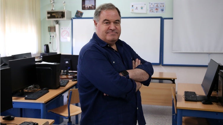 Antonio Blázquez, director del IES Polígono Sur de Sevilla: «A veces los padres llaman al instituto con miedo pero yo les digo que vengan y prueben»