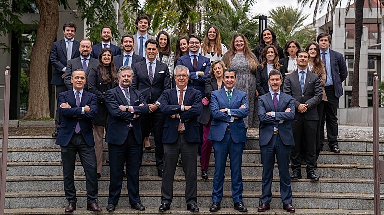 El equipo de Nertis en la sede de la avenida de la Palmera
