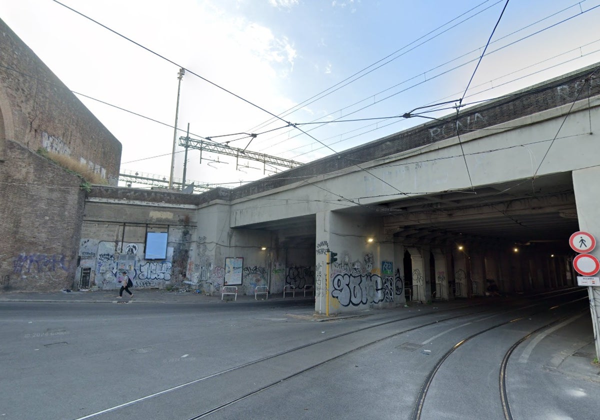 El paso a nivel junto al Piazzale Labicano de Roma, donde se produjo el atropello