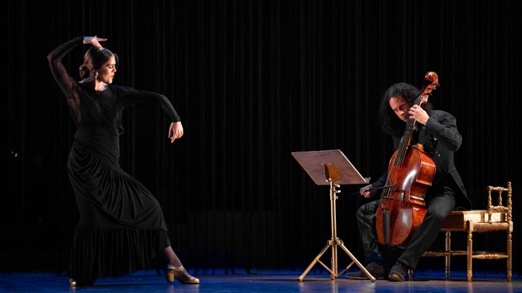 Patricia Guerrero y Fahmi Alqhai en un momento espectacular de la pieza con el baile de una mariona como protagonista