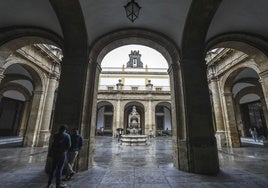 Proponen crear salas de vistas para juicios de macrocausas en el Rectorado de la Universidad de Sevilla