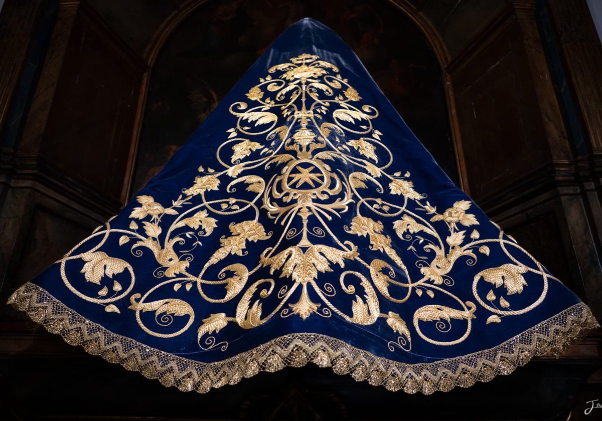 El manto azul de la Amargura