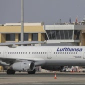 Un avión de Lufthansa en el aeropuerto de Sevilla