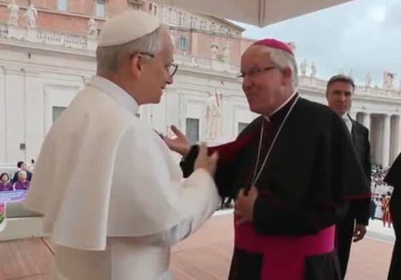 El Papa departe con el arzobispo de Sevilla