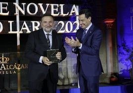 Sergio Vila-Sanjuán gana el XXX premio Fernando Lara por su novela 'Misterio en el Barrio Gótico'