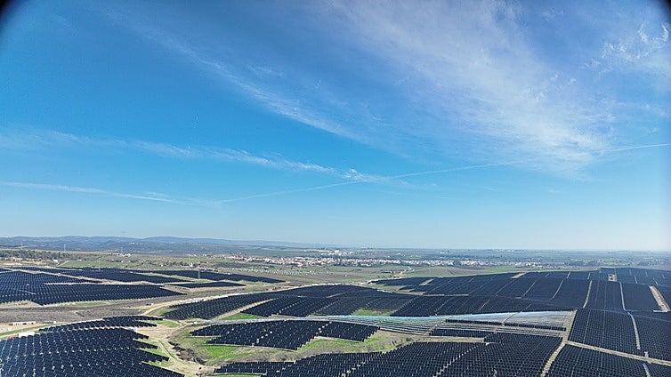TotalEnergies activa en Guillena su mayor parque solar de Europa que ocupa 400 hectáreas