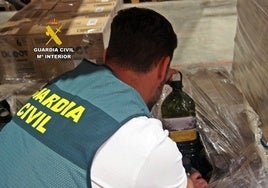 Roban 5.000 litros de aceite en una cooperativa de la Sierra Sur de Sevilla para su venta en Granada
