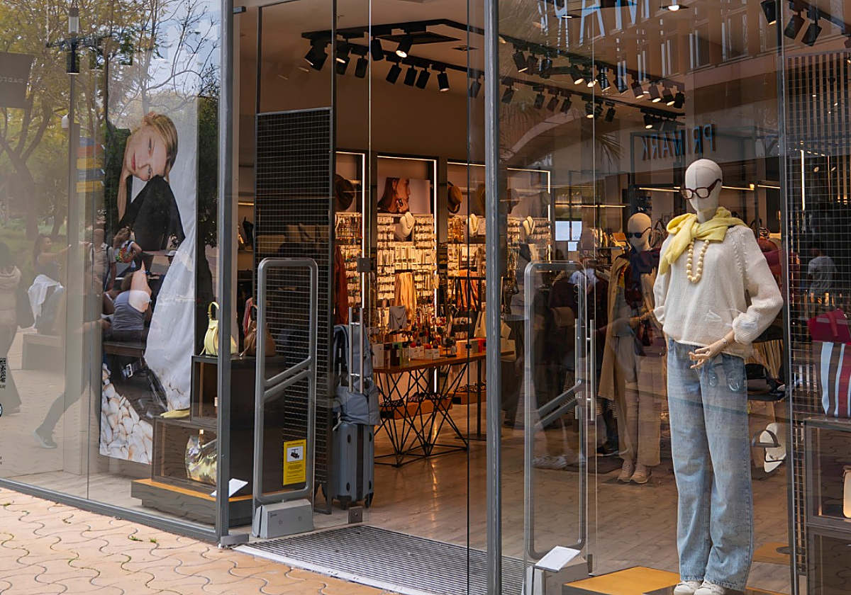 Tiendas del centro comercial Torre Sevilla