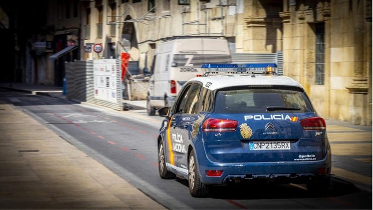 La Policía Nacional libera en Sevilla, Barcelona, Alicante y Vizcaya a 23 mujeres explotadas laboralmente en talleres de manicura