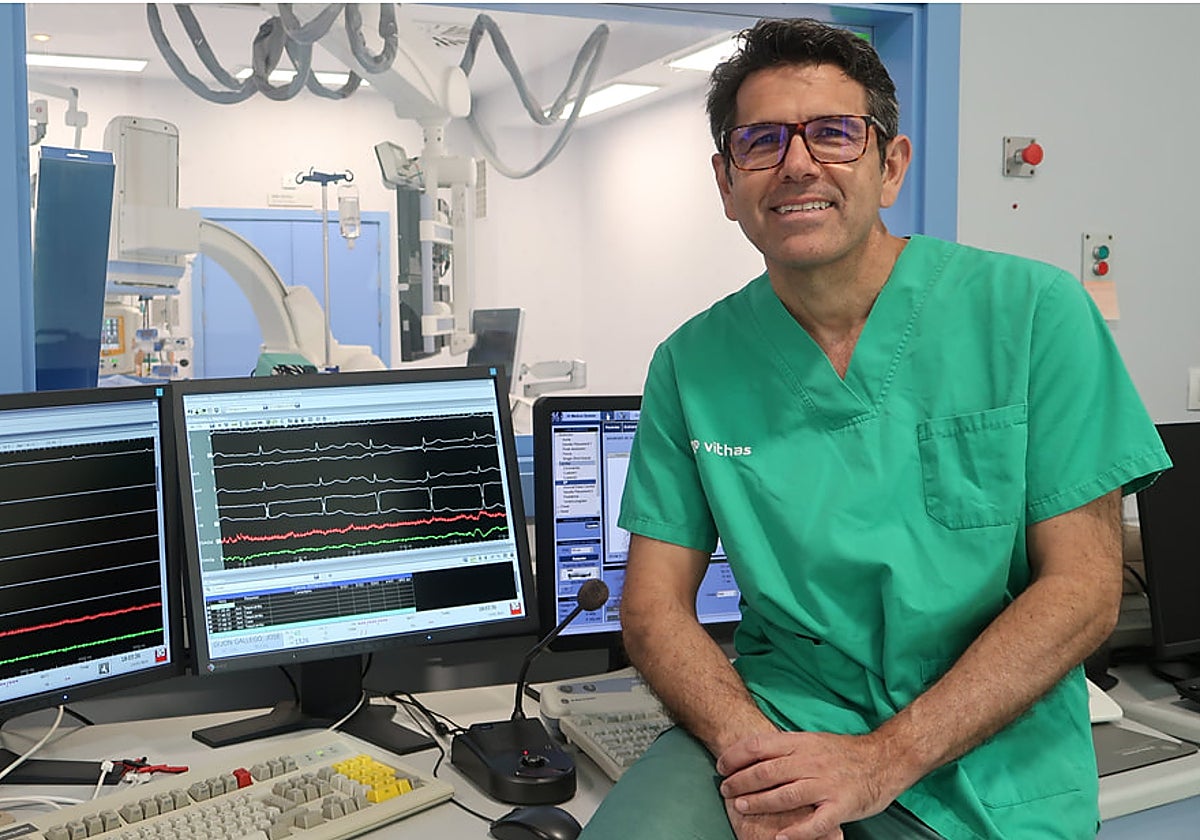 El doctor Ernesto Díaz Infante, jefe de la Unidad de Arritmias del Virgen Macarena