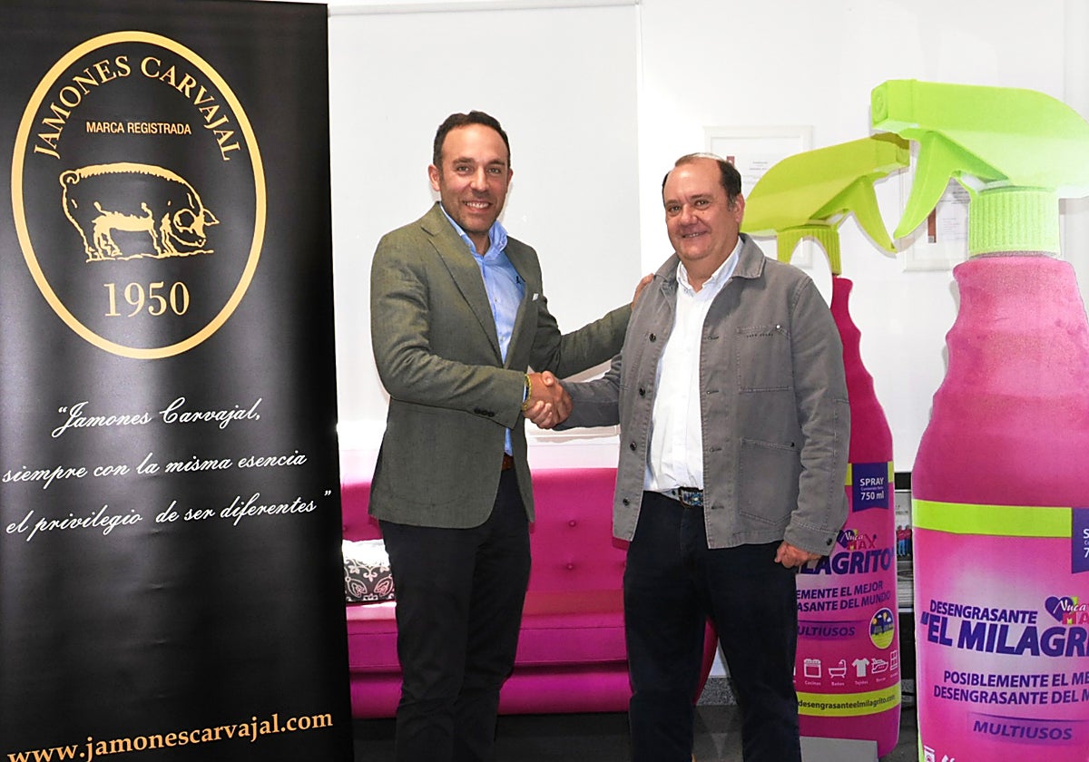 Firma del convenio entre las dos empresas para el sorteo