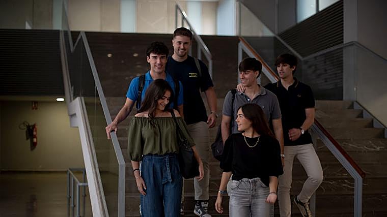 Ubicado en la Isla de la Cartuja, en Sevilla y respaldado por la experiencia del Campus CEADE, el Centro Universitario San Isidoro ha titulado ya a más de 9.000 estudiantes.