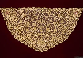 El taller de Hermanas Rama restaura la toca de sobremanto de la Amargura