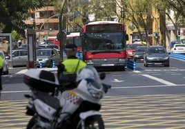 El Ayuntamiento de Sevilla instala cámaras de vigilancia en los carriles bus para agilizar el transporte público