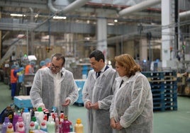 El presidente de la Junta visita la fábrica polaca de Persán junto a la presidenta del grupo, Conchal Yoldi