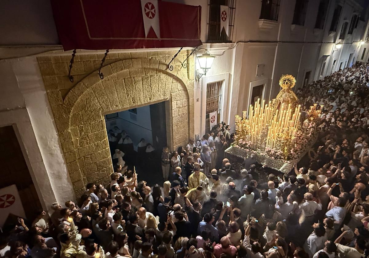 Primeros momentos de la procesión extraordinaria de la Amargura