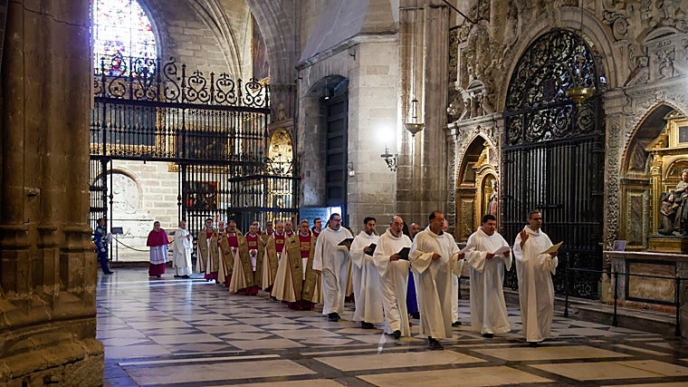 Un momento de los cultos por la festividad de San Fernando en la Catedral de Sevilla