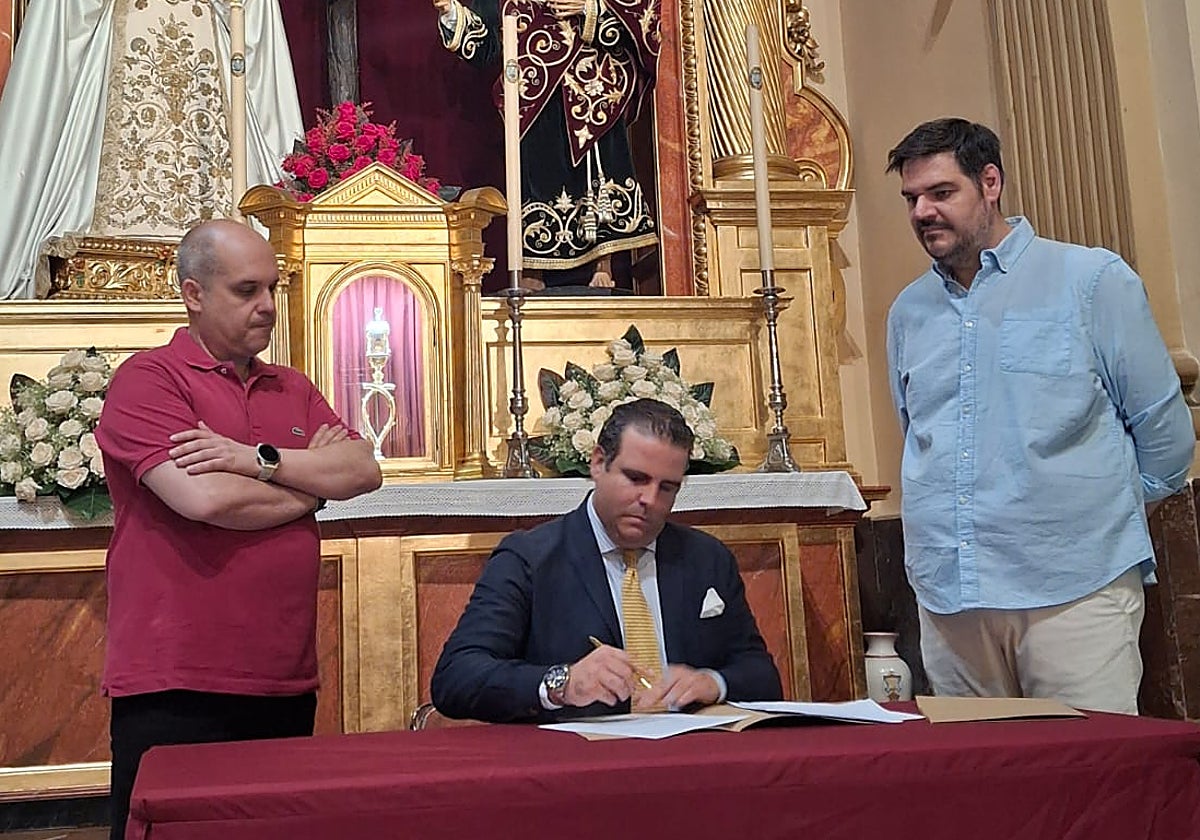 Firma del contrato para la culminación del paso