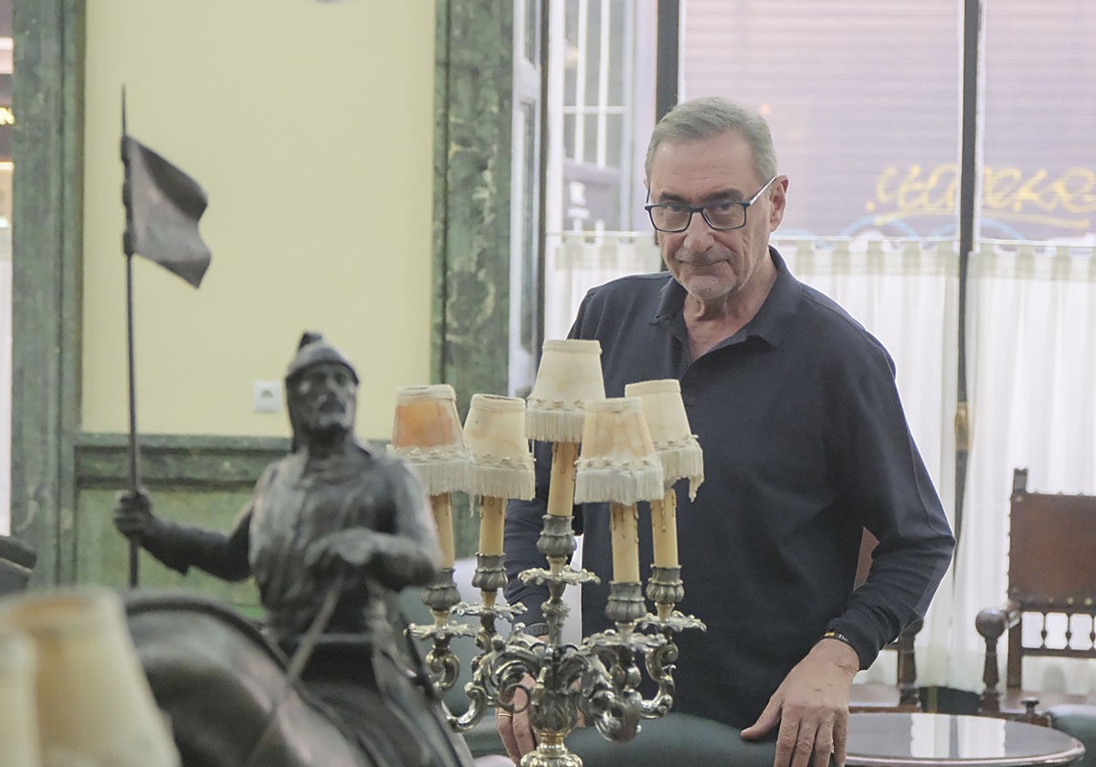 Carlos Herrera en uno de los salones del Círculo de Labradores de Sevilla, donde tuvo lugar la entrevista con Ignacio Camacho