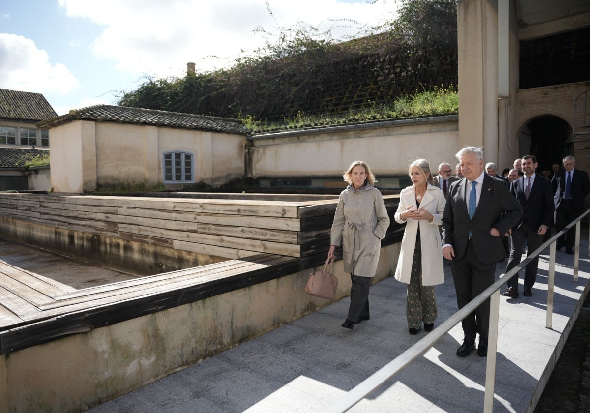 La consejera de Cultura, Patricia del Pozo, en el monasterio de la Cartuja