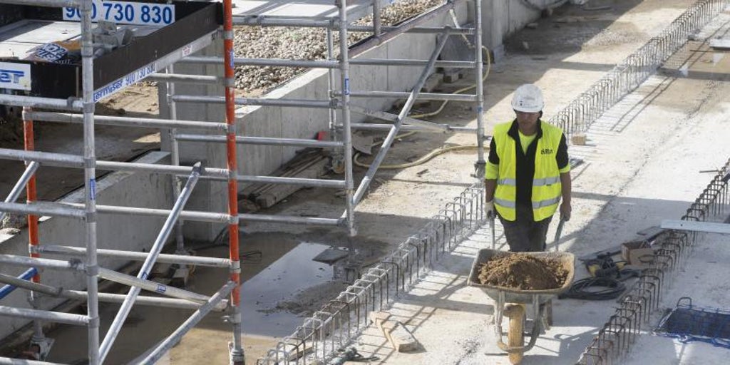 Andalucía cierra mayo con 13. 239 parados menos por el impulso del turismo y la construcción