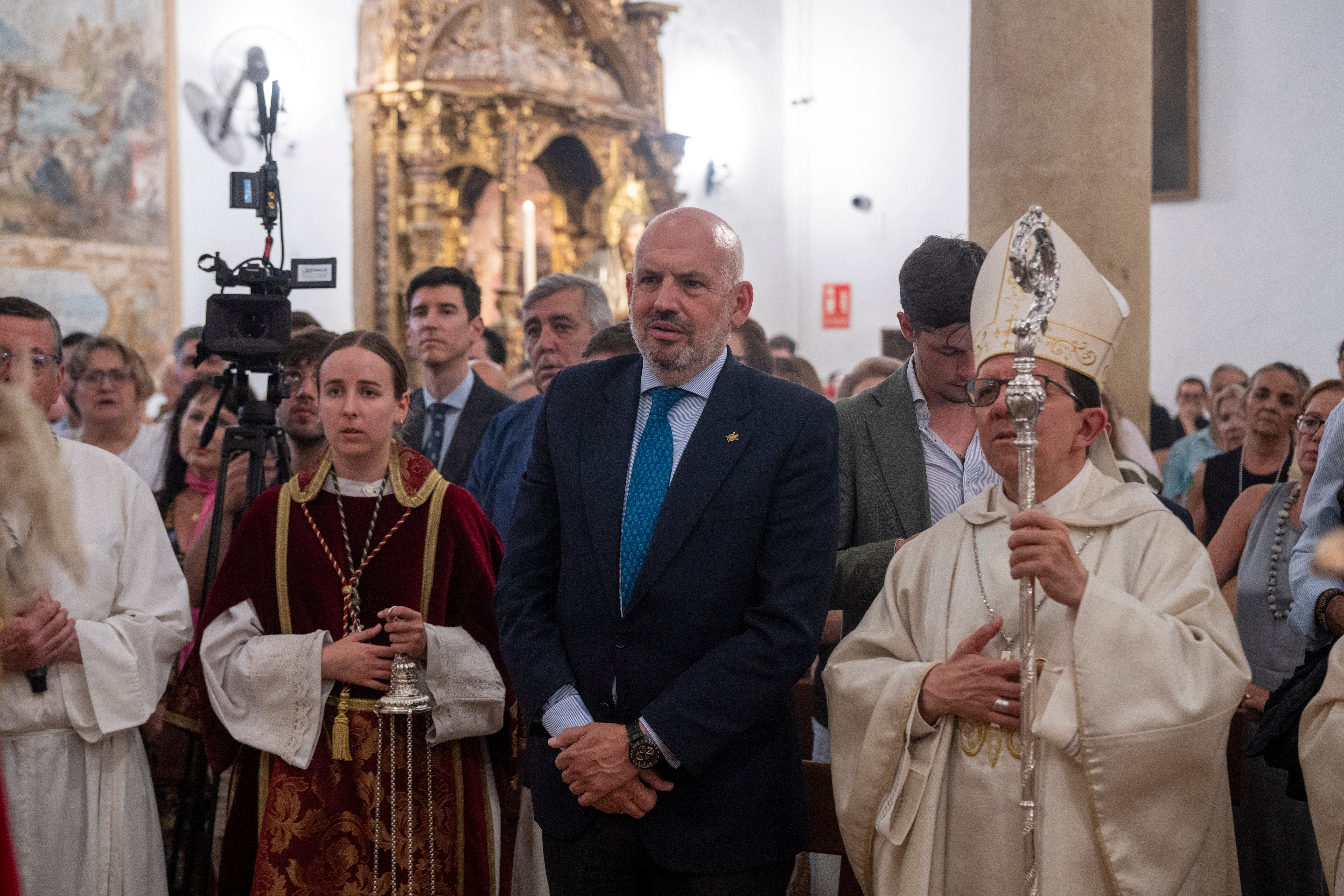 Imposición y bendición de la medalla de la ciudad a la Virgen del Rocío