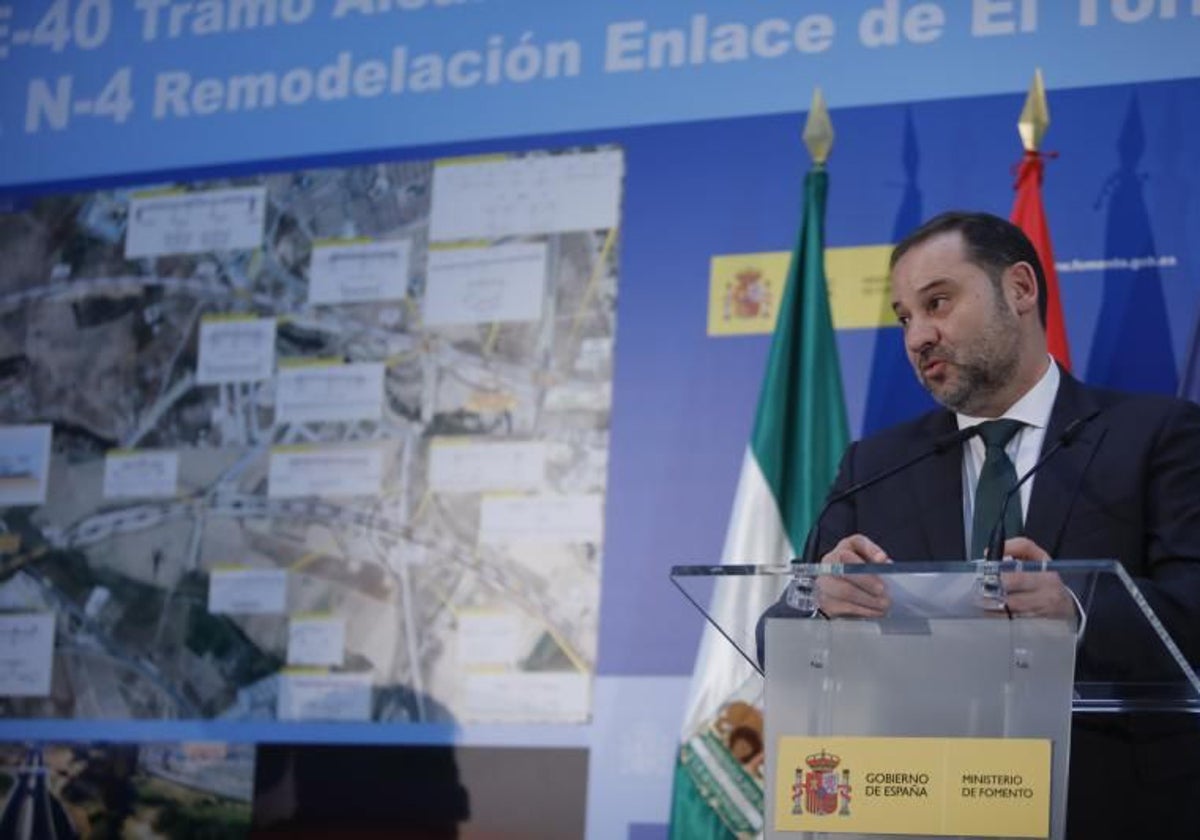 El exministro José Luis Ábalos en una rueda de prensa en Sevilla en 2019