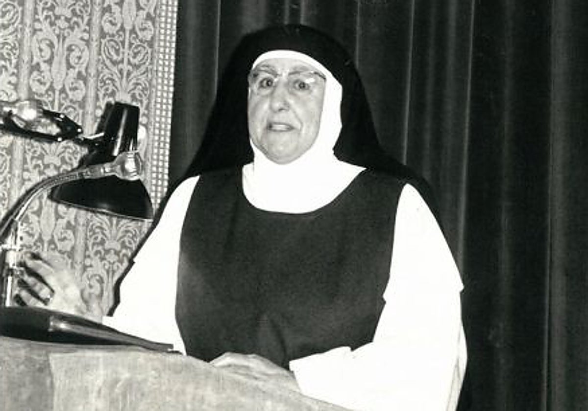 Sor Cristina, en una disertación fuera del convento en 1968