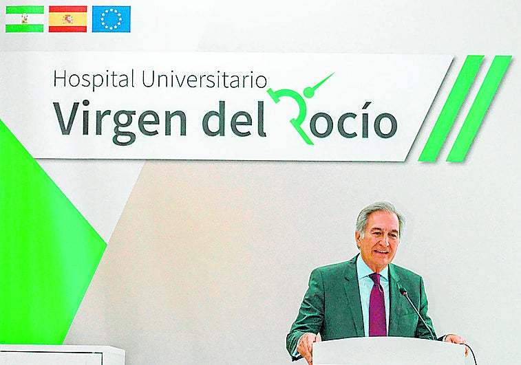 Julián Conejo-Mir, durante su charla inaugural