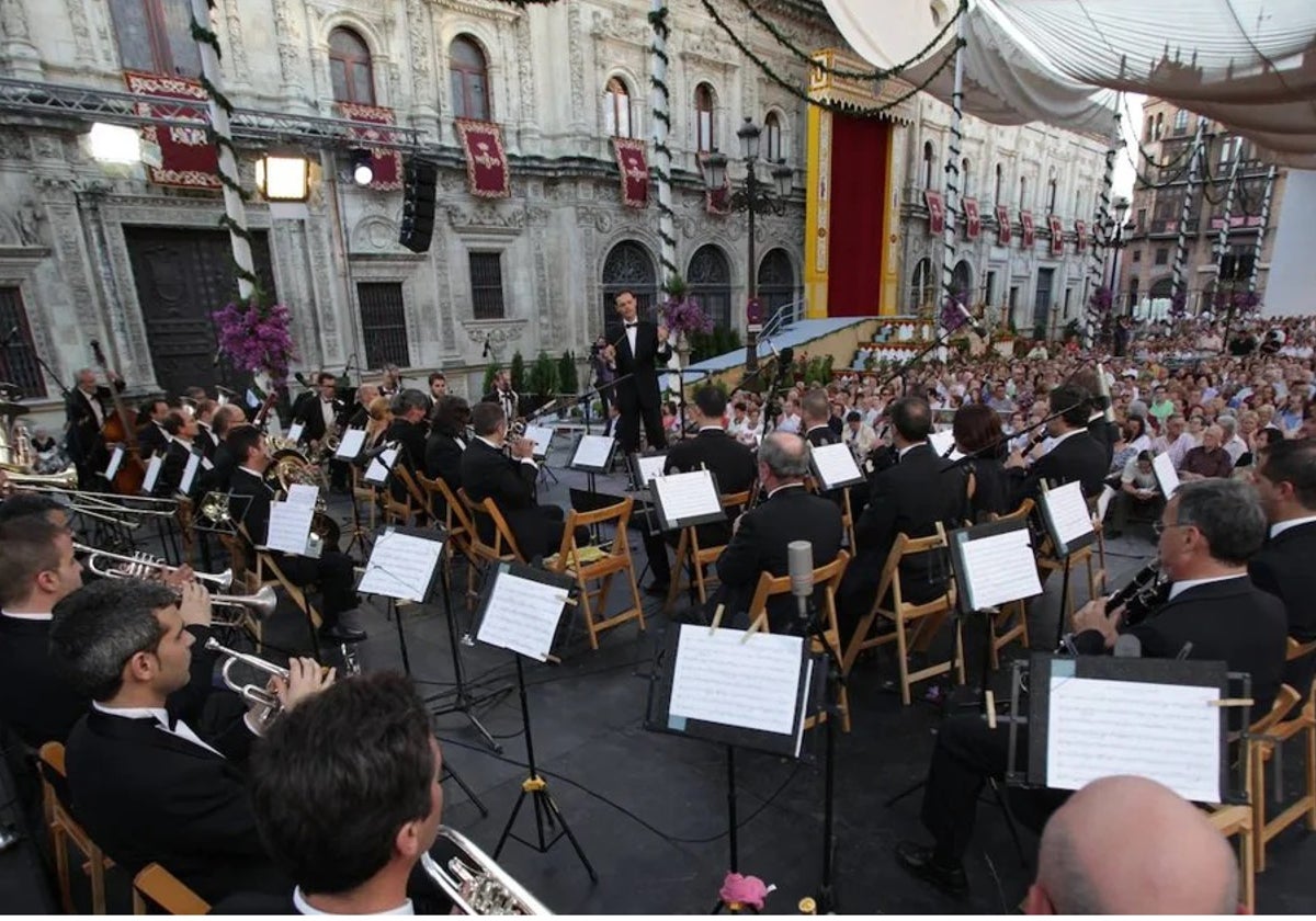 Concierto de la Banda Municipal en la plaza de San Francisco