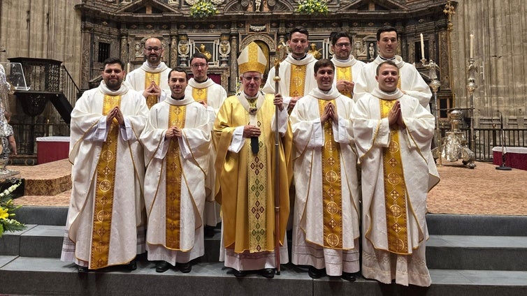 Saiz Meneses ordena a nueve sacerdotes en la Catedral de Sevilla