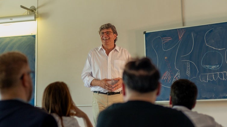 La Universidad de Sevilla rompe con el 'castrismo'