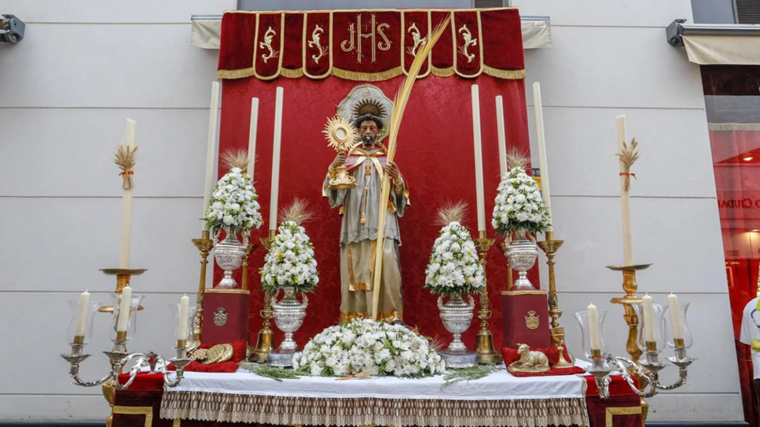 Altar del Santo Entierro en la calle Francos para el Corpus de Sevilla 2024