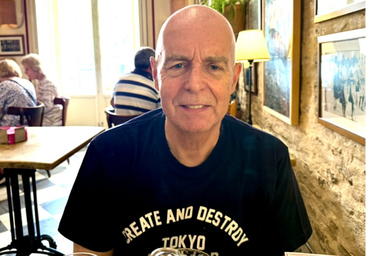 Pet Shop Boys sorprenden por Sevilla paseando y comiendo en una de sus tabernas más conocidas