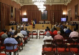 El Ayuntamiento de Sevilla aprueba una reducción del 54% de la deuda municipal