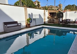 Piscina privada por menos de 80 euros la noche: casas cercanas a Sevilla a las que puedes escaparte este verano para huir del calor