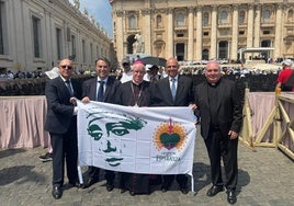 La Esperanza de Triana y el arzobispo de Sevilla son recibidos en Roma por el Papa León XIV: «Lo hemos invitado a venir una vez más»