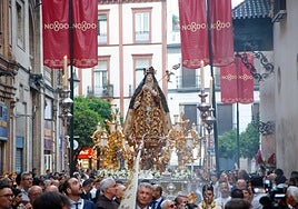 El calor aprieta pero no ahoga a la víspera del Corpus de Sevilla