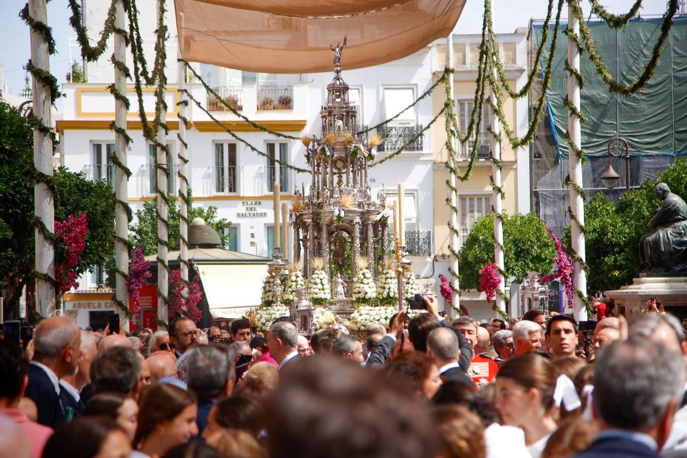 Procesión del Corpus en los alrededores de la Catedral