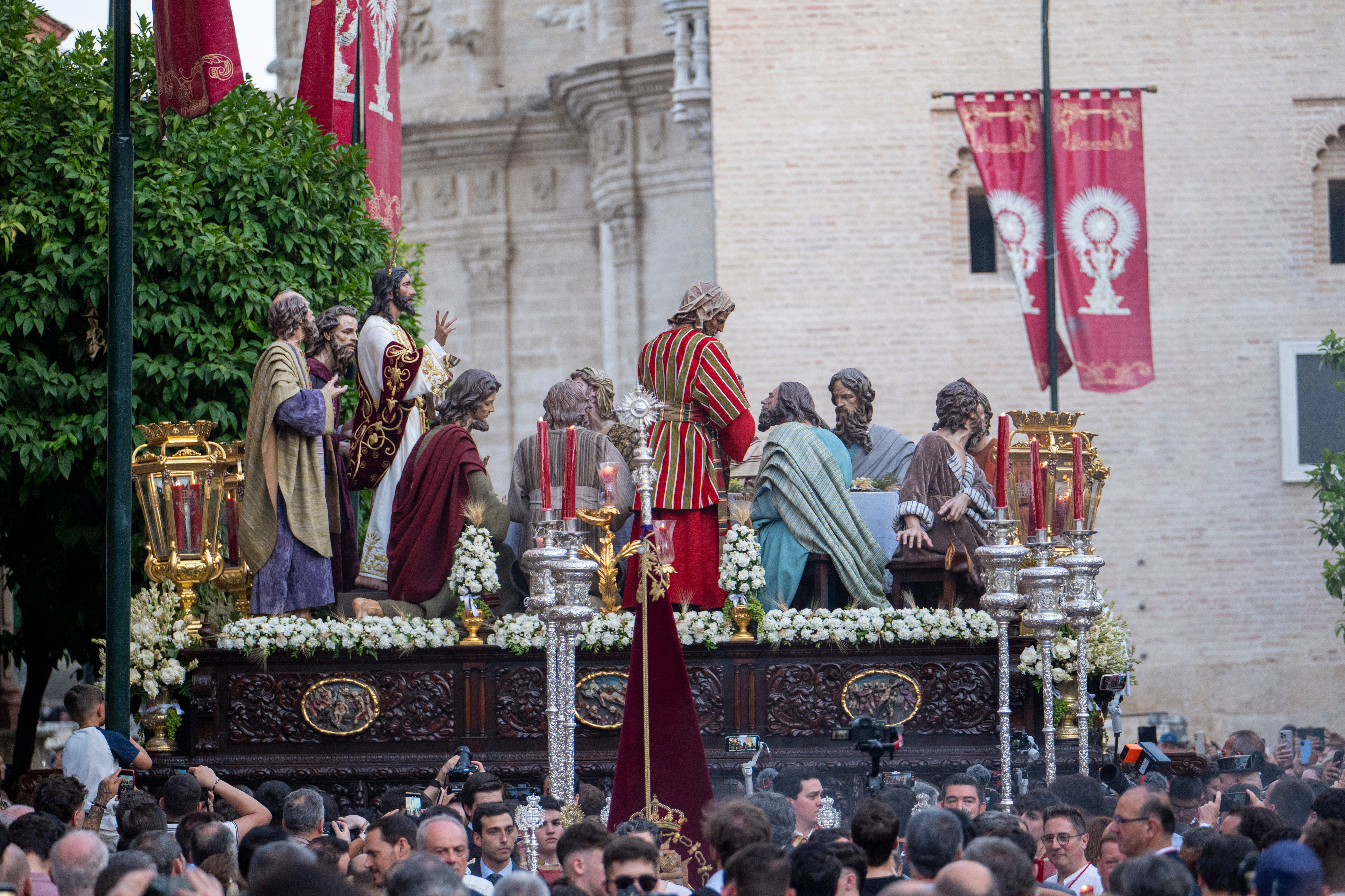 El regreso de la Hiniesta Gloria y el Señor de la Cena, en imágenes