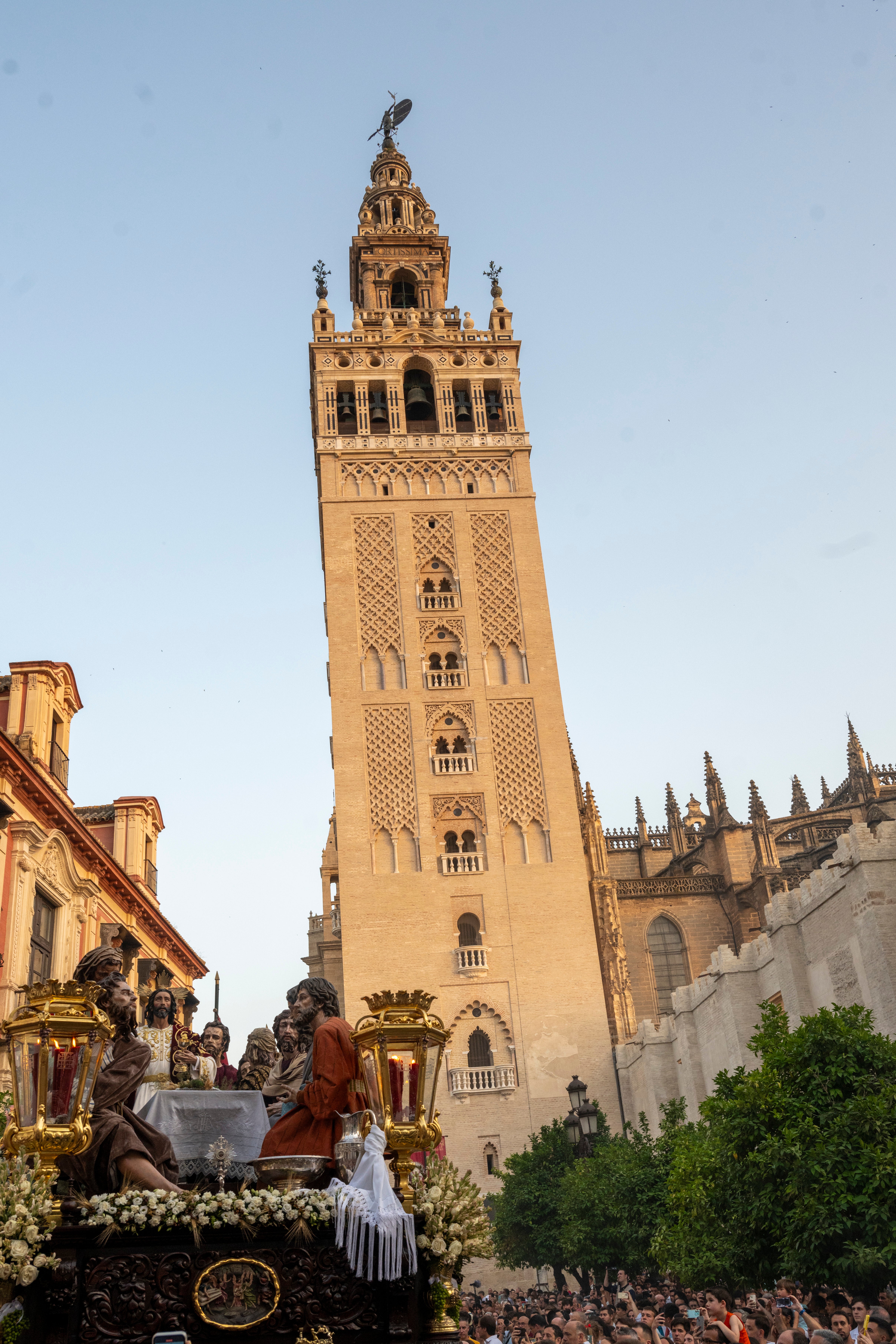El regreso de la Hiniesta Gloria y el Señor de la Cena, en imágenes