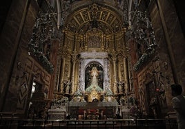 La basílica de la Macarena cierra una hora antes para retocar las pestañas de la Virgen