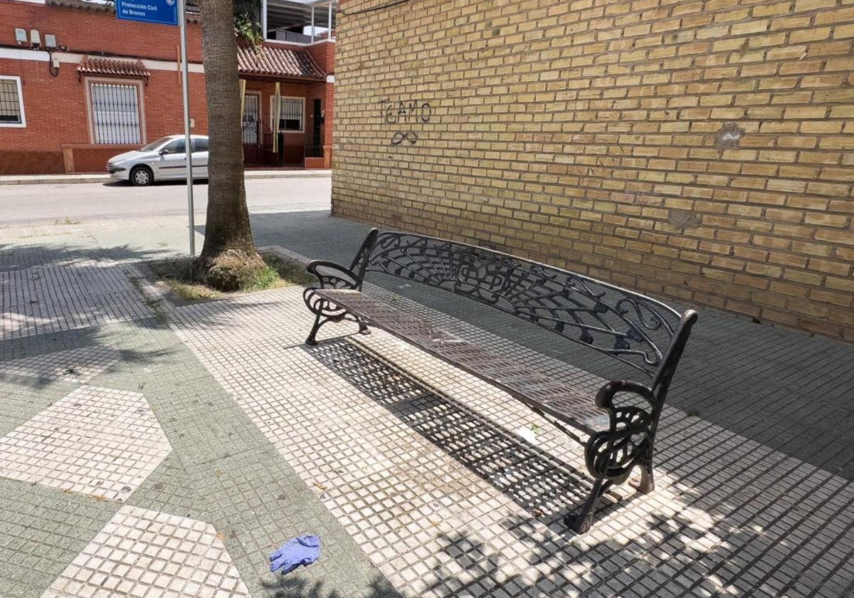 Banco de Brenes en el que fue hallada la víctima del crimen