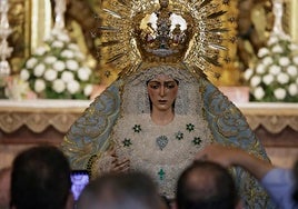 En imágenes, multitud de fieles visitan a la Macarena tras una nueva intervención