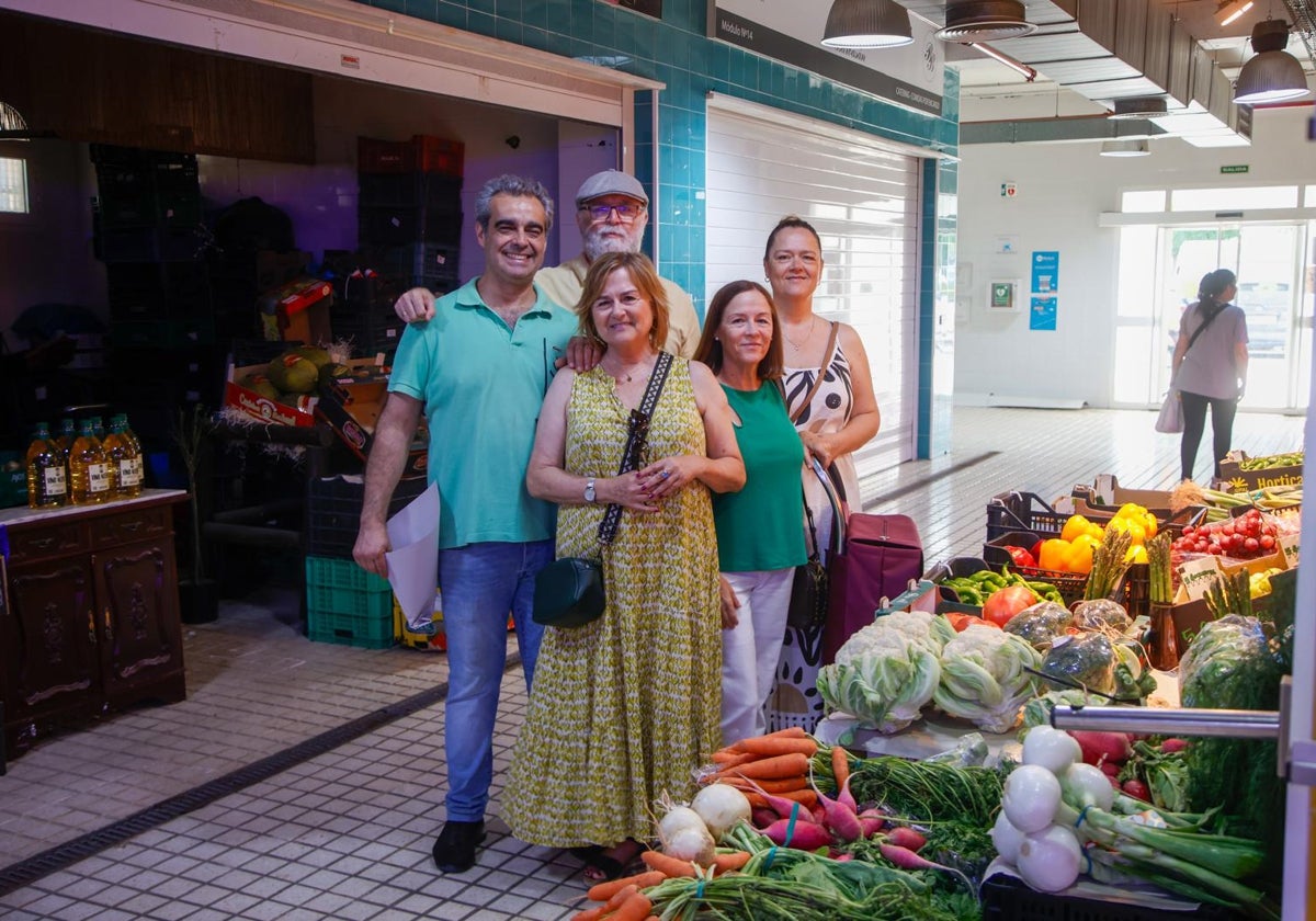 Vecinos de Bellavista en el mercado del barrio