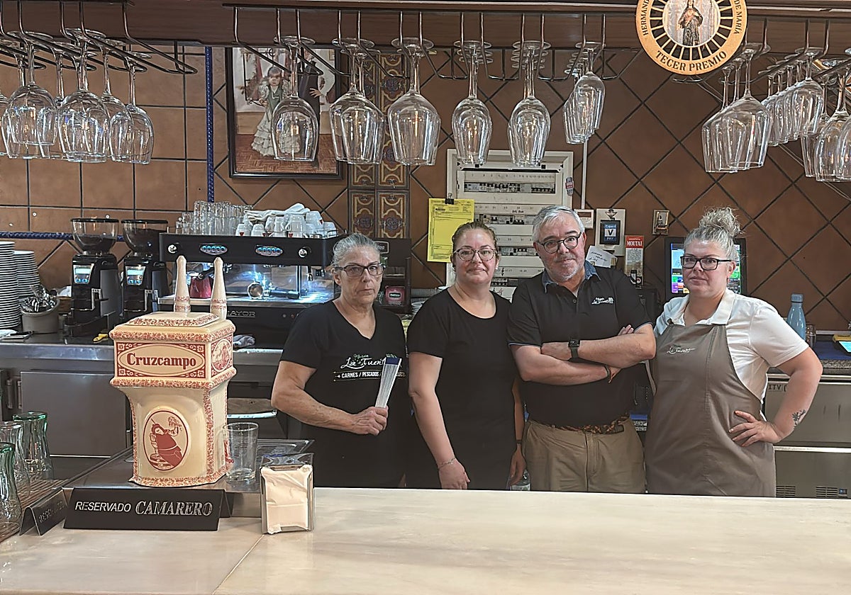 Propietarios del Mesón La Fuente, en Torreblanca, negocio familiar de tres generaciones afectados por los apagones